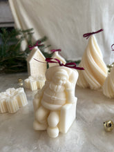 Load image into Gallery viewer, Sleepy Santa Candle