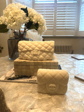 Load image into Gallery viewer, Large C bag candle