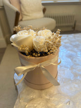 Load image into Gallery viewer, Flower candle bouquet