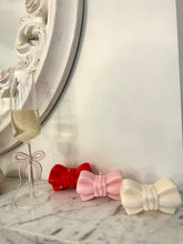Load image into Gallery viewer, Pink Bow Candle