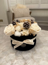 Load image into Gallery viewer, Large Christmas candle bouquet - black velvet box