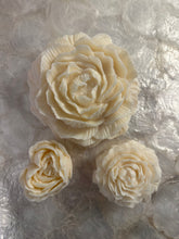 Load image into Gallery viewer, White Mini Heart Peony Candle