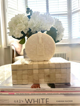 Load image into Gallery viewer, Round LV Bag Candle