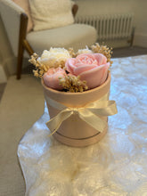 Load image into Gallery viewer, Flower candle bouquet