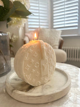 Load image into Gallery viewer, Round LV Bag Candle