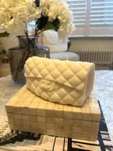 Load image into Gallery viewer, Large C bag candle