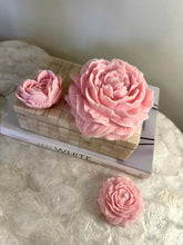 Load image into Gallery viewer, Pink Mini Heart Peony Candle