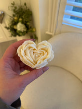 Load image into Gallery viewer, White Mini Heart Peony Candle