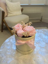 Load image into Gallery viewer, Flower candle bouquet