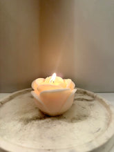 Load image into Gallery viewer, White Rose Candle