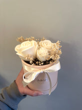 Load image into Gallery viewer, Flower candle bouquet