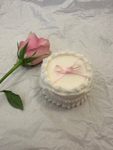 Load image into Gallery viewer, White Round Cake Candle
