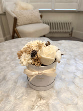 Load image into Gallery viewer, Christmas candle bouquet - white box