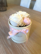 Load image into Gallery viewer, Flower candle bouquet