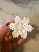 Load image into Gallery viewer, Snowflake Christmas Candle