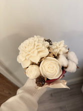 Load image into Gallery viewer, Christmas candle bouquet -red box