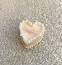 Load image into Gallery viewer, White Heart Cake Candle