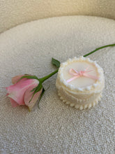 Load image into Gallery viewer, White Round Cake Candle