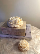 Load image into Gallery viewer, Small White Peony Candle
