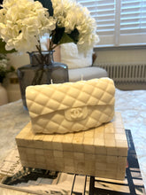 Load image into Gallery viewer, Large C bag candle