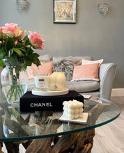 Load image into Gallery viewer, Velvet Rose & Oud Candle