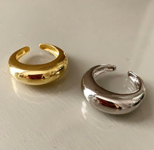 Load image into Gallery viewer, The Crescent Moon Ring