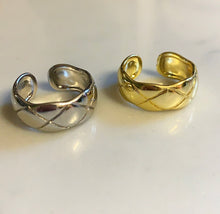 Load image into Gallery viewer, The CrossOver Ring