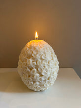 Load image into Gallery viewer, Flower Easter egg candle

