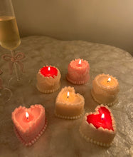 Load image into Gallery viewer, Red / White Round Cake Candle
