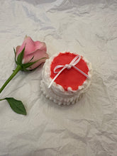 Load image into Gallery viewer, Red / White Round Cake Candle
