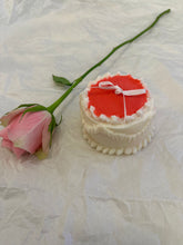 Load image into Gallery viewer, Red / White Round Cake Candle
