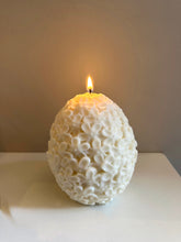 Load image into Gallery viewer, Flower Easter egg candle
