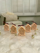 Load image into Gallery viewer, Gingerbread house candle

