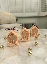 Load image into Gallery viewer, Gingerbread house candle
