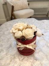 Load image into Gallery viewer, Christmas candle bouquet -red box
