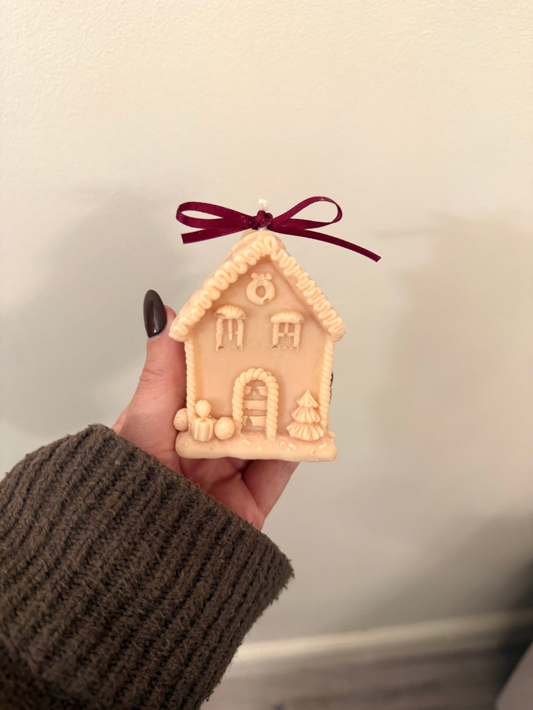 Gingerbread house candle